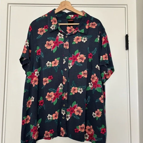 Netflix Stranger Things Tropical Floral Hawaiian Camp Shirt Button Up Size 2 - Picture 3 of 8